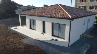 Menuiseries grises anthracite, enduit finition Gratté fin